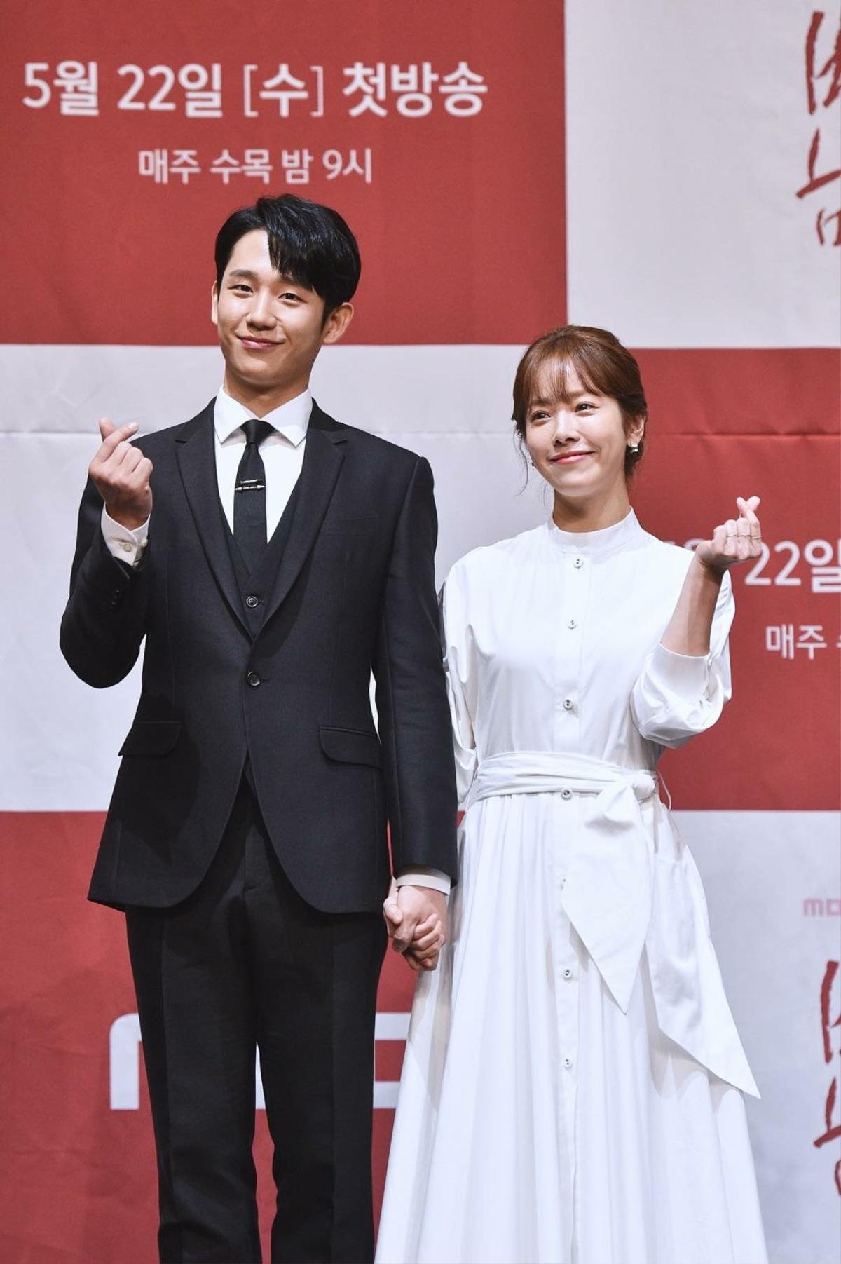 'Spring Night': Jung Hae In là bố đơn thân, không gọi Han Ji Min là 'noona' dù chênh lệch 6 tuổi Ảnh 1