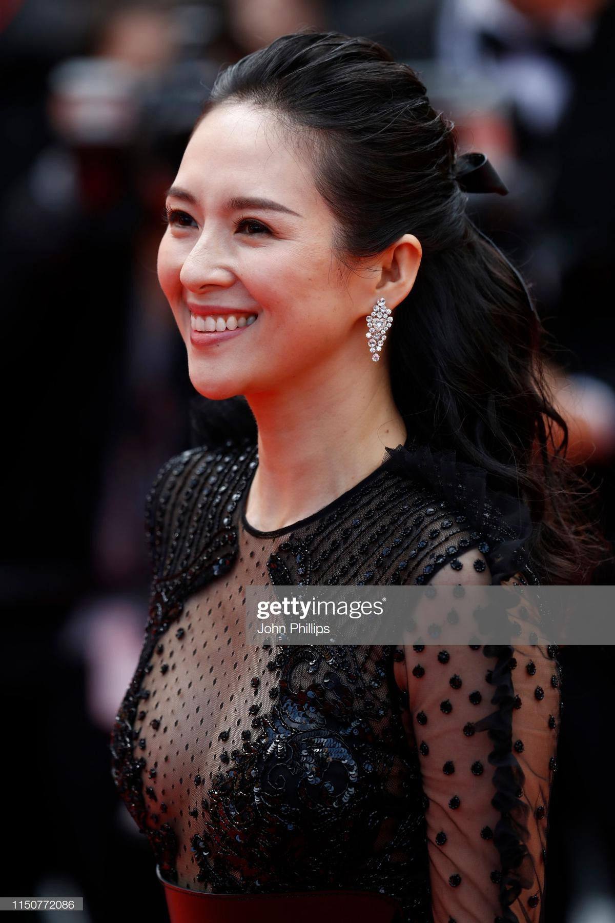 Chương Tử Di, Chu Nhất Long và mỹ nhân 'Tây Du Ký' bừng sáng trên thảm đỏ Cannes 2019 ngày 8 Ảnh 2