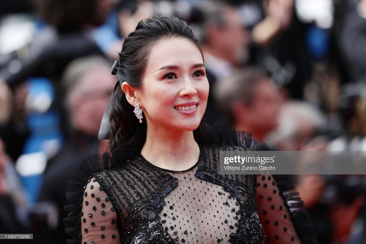 Chương Tử Di, Chu Nhất Long và mỹ nhân 'Tây Du Ký' bừng sáng trên thảm đỏ Cannes 2019 ngày 8 Ảnh 3