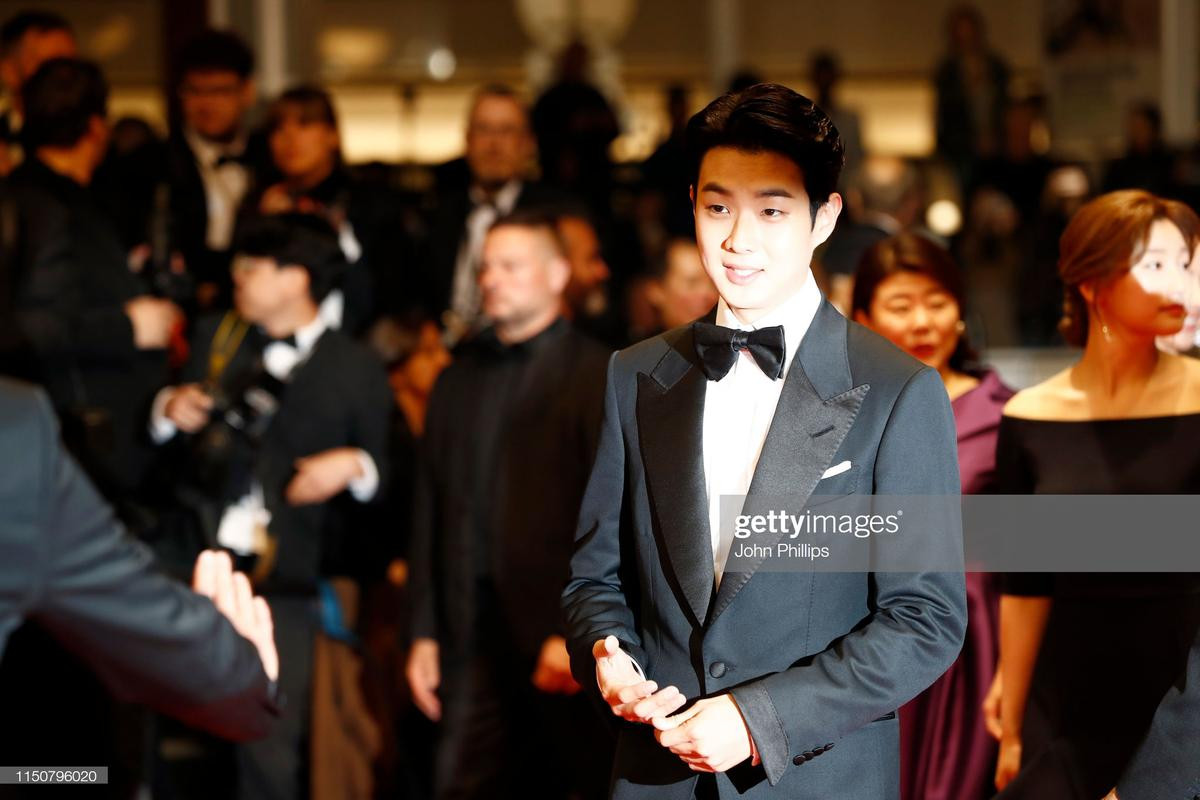 Lee Sun Kyun, Choi Woo Sik cùng loạt sao Hàn 'đổ bộ' thảm đỏ Cannes 2019 ngày 8 Ảnh 9