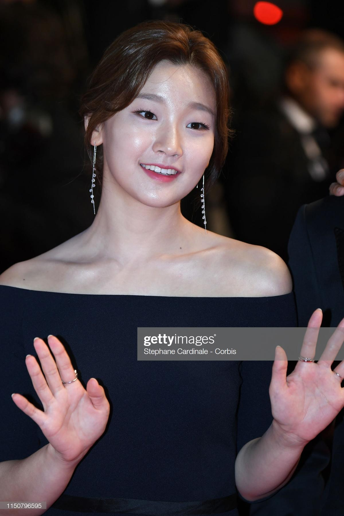 Lee Sun Kyun, Choi Woo Sik cùng loạt sao Hàn 'đổ bộ' thảm đỏ Cannes 2019 ngày 8 Ảnh 12