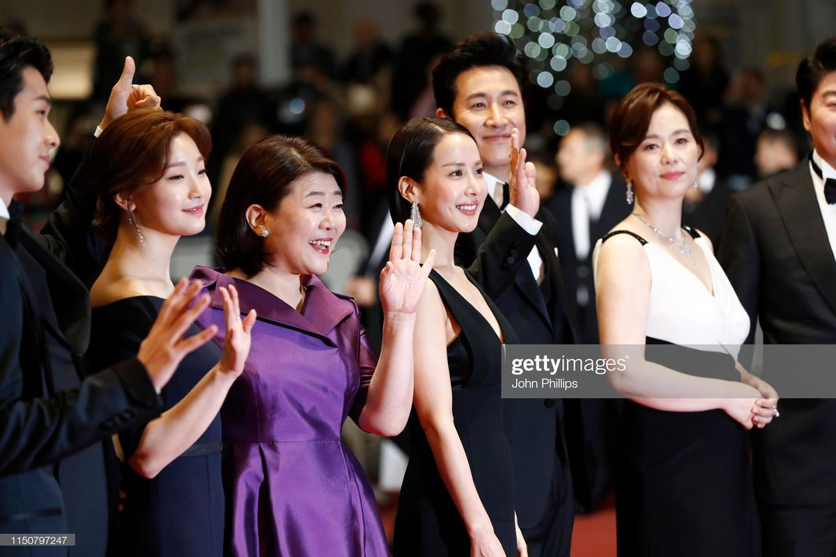 Lee Sun Kyun, Choi Woo Sik cùng loạt sao Hàn 'đổ bộ' thảm đỏ Cannes 2019 ngày 8 Ảnh 2