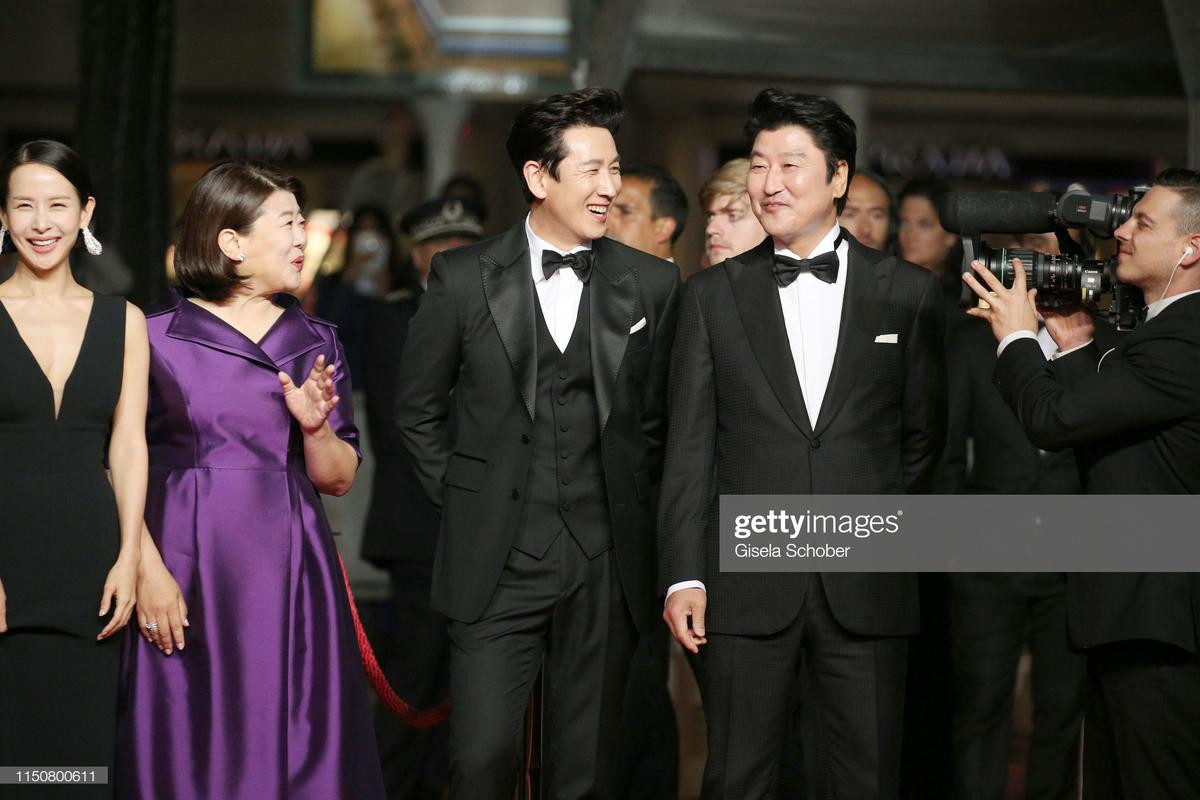 Lee Sun Kyun, Choi Woo Sik cùng loạt sao Hàn 'đổ bộ' thảm đỏ Cannes 2019 ngày 8 Ảnh 3