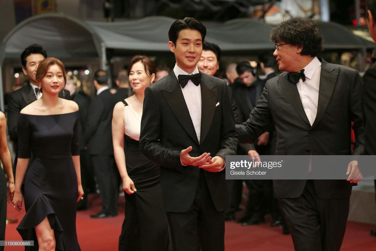 Lee Sun Kyun, Choi Woo Sik cùng loạt sao Hàn 'đổ bộ' thảm đỏ Cannes 2019 ngày 8 Ảnh 10