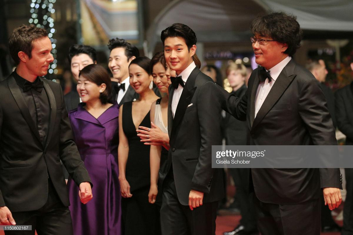 Lee Sun Kyun, Choi Woo Sik cùng loạt sao Hàn 'đổ bộ' thảm đỏ Cannes 2019 ngày 8 Ảnh 11