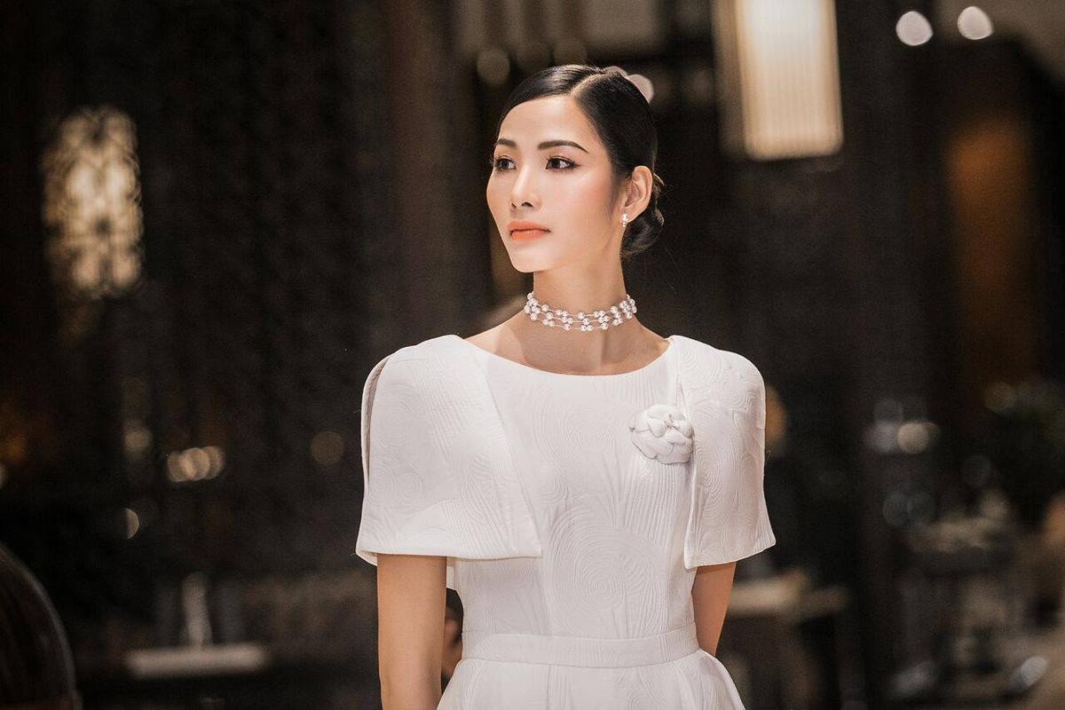 Hoàng Thùy 'lăng xê' tóc búi, fan vote điên đảo: 'Quá chuẩn để in-top Miss Universe 2019' Ảnh 11