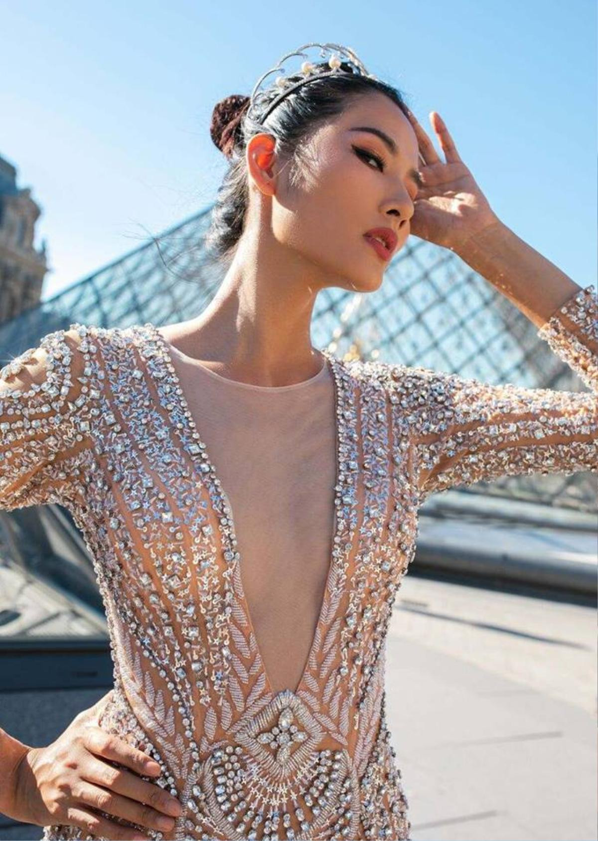 Hoàng Thùy 'lăng xê' tóc búi, fan vote điên đảo: 'Quá chuẩn để in-top Miss Universe 2019' Ảnh 10