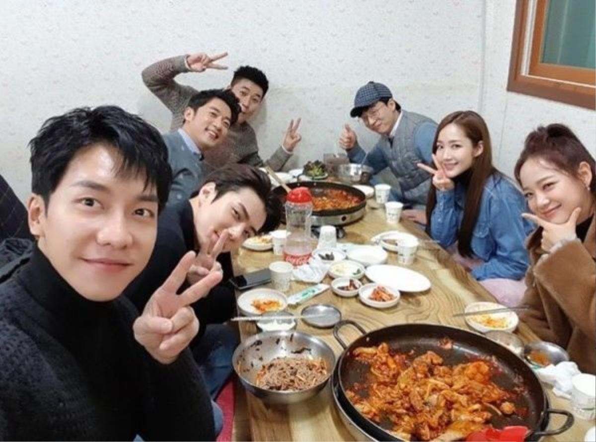 Lee Seung Gi gửi quà ủng hộ Park Min Young và phim 'Bí mật nàng fangirl' Ảnh 4