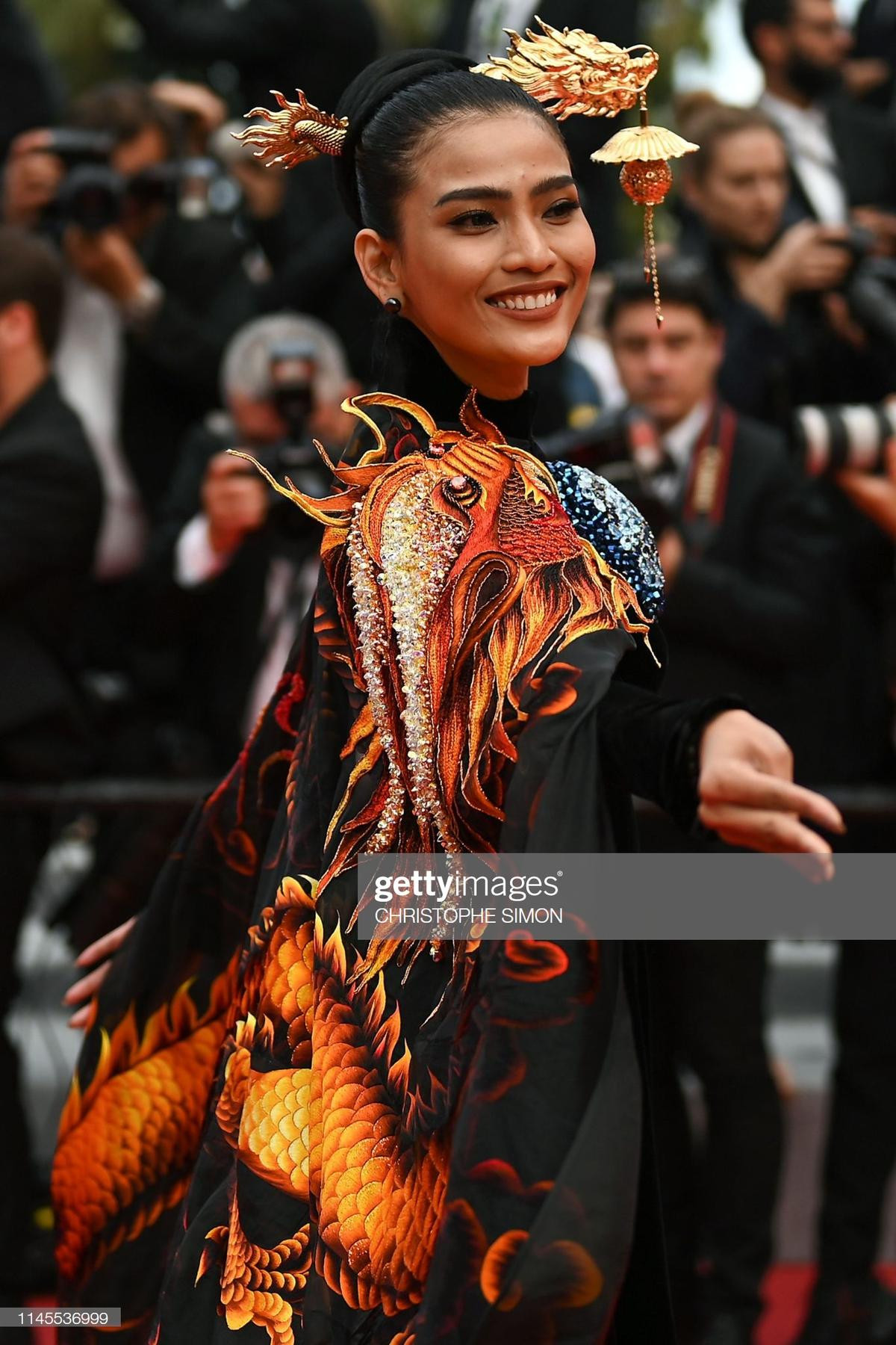 Không 'hở bạo' như Ngọc Trinh, Trương Thị May mang quyền lực rồng châu Á toả sáng tại Cannes 2019 Ảnh 10