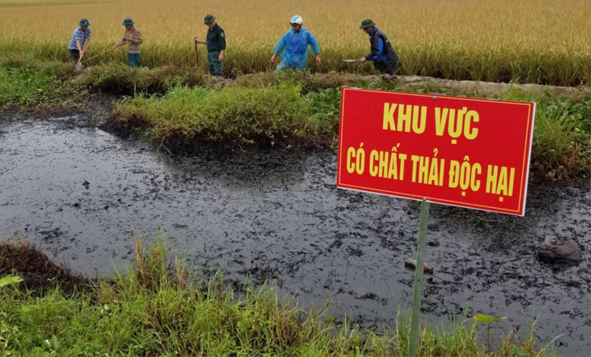 Hải Phòng: Truy tìm đối tượng đổ trộm chất thải độc ra mương nước khiến một người dân bị bỏng nặng Ảnh 5