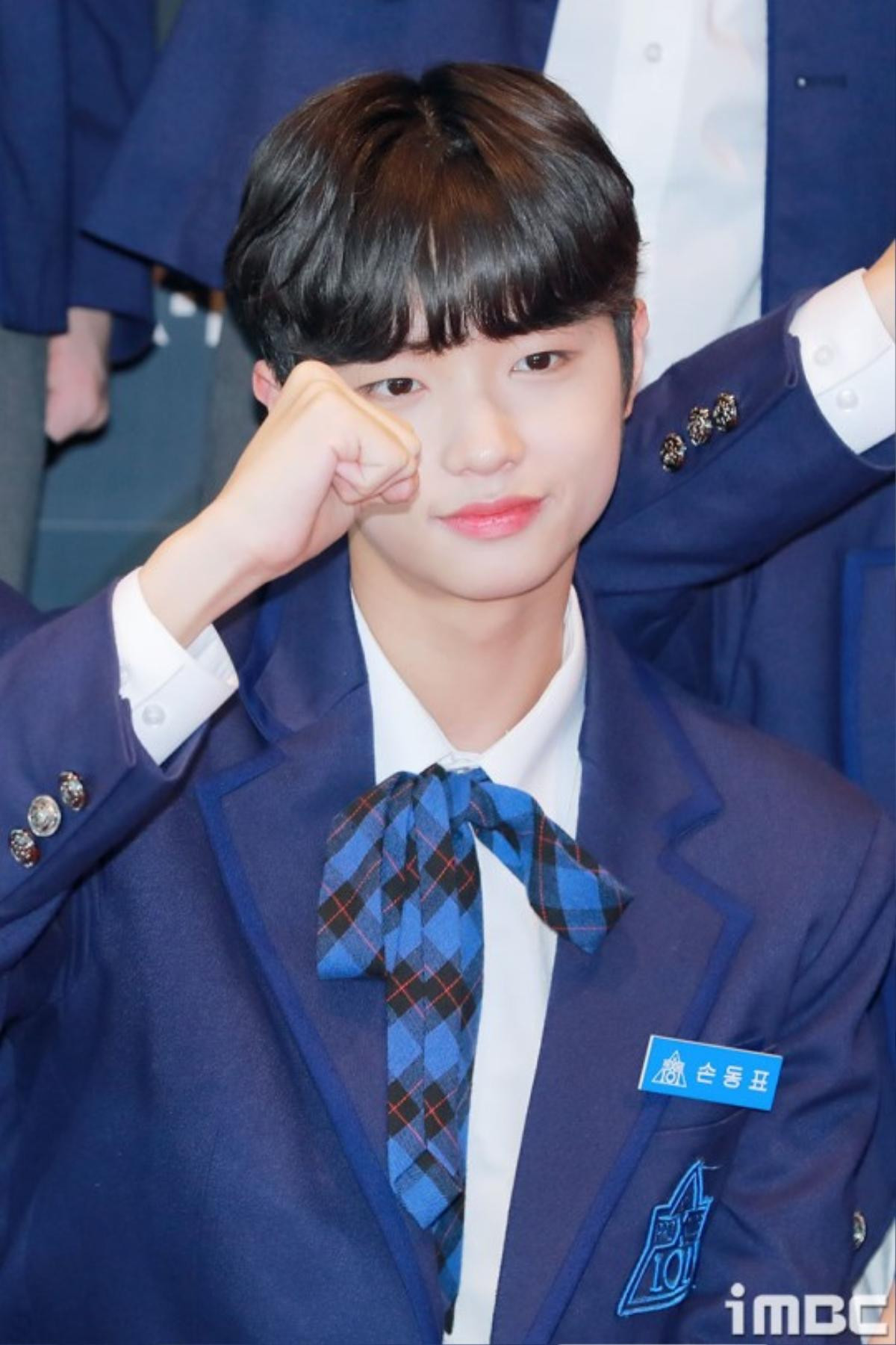 Produce X 101: Dàn thực tập sinh lớp A đẹp xuất thần, đổ bộ thảm đỏ sân khấu 'M Countdown' Ảnh 31