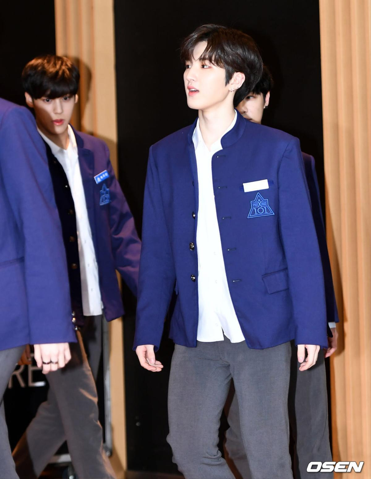 Produce X 101: Dàn thực tập sinh lớp A đẹp xuất thần, đổ bộ thảm đỏ sân khấu 'M Countdown' Ảnh 9