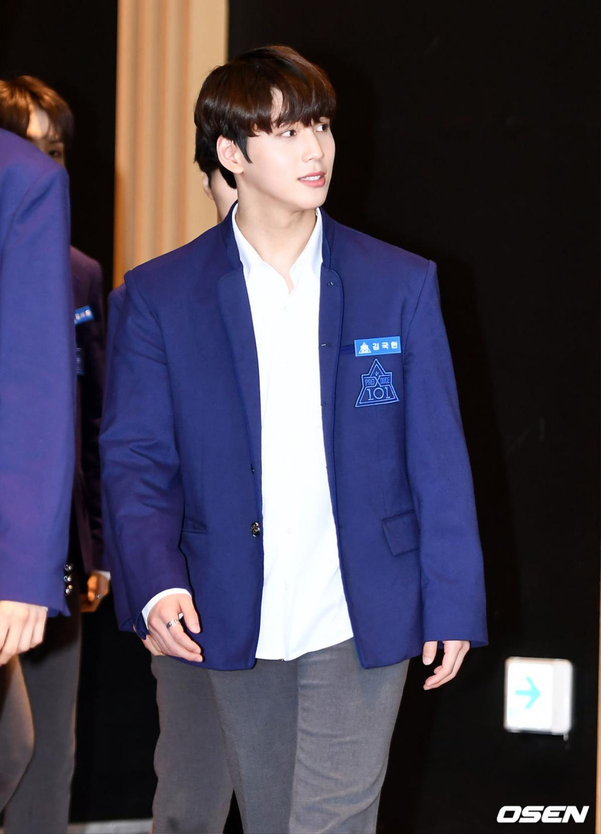 Produce X 101: Dàn thực tập sinh lớp A đẹp xuất thần, đổ bộ thảm đỏ sân khấu 'M Countdown' Ảnh 17