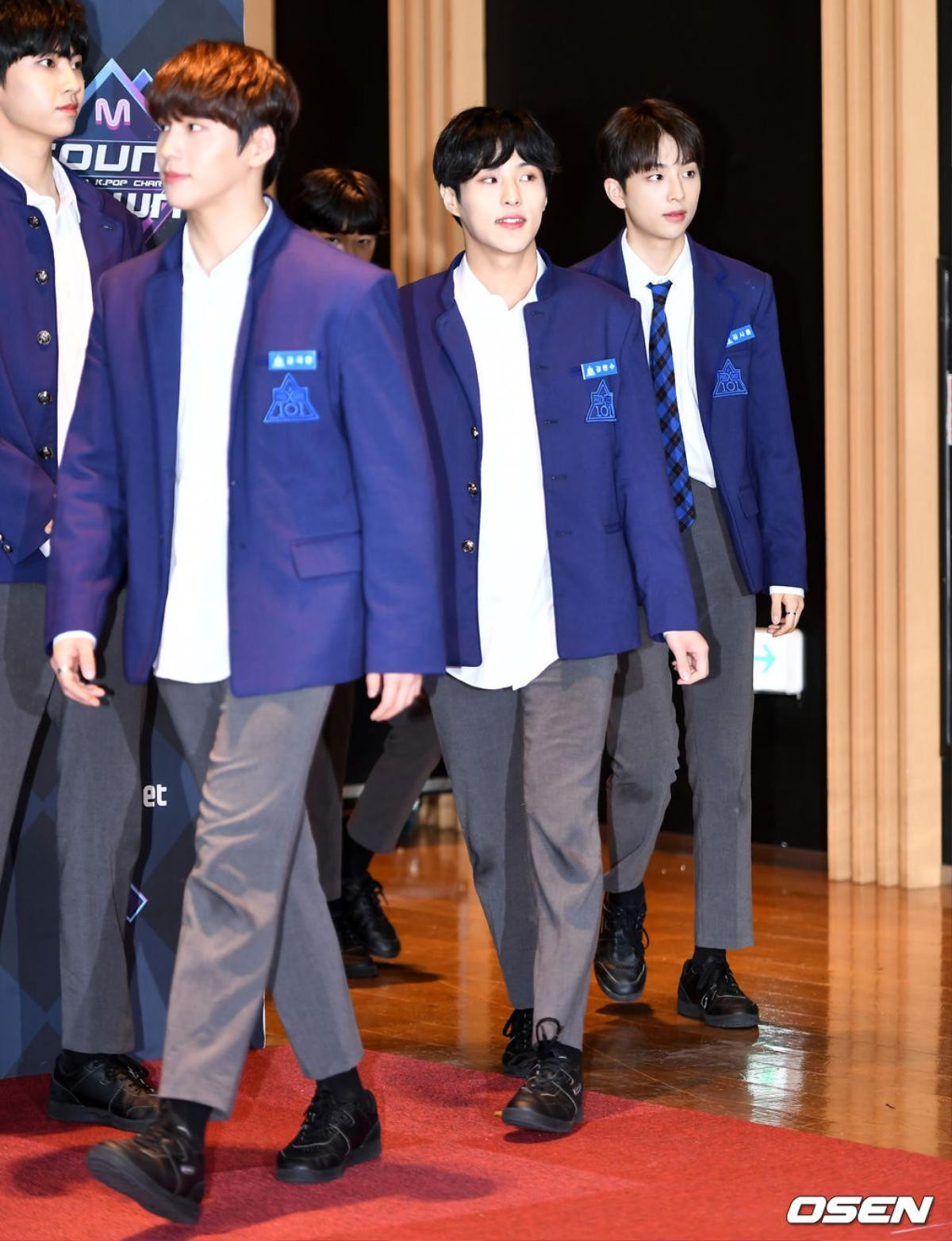 Produce X 101: Dàn thực tập sinh lớp A đẹp xuất thần, đổ bộ thảm đỏ sân khấu 'M Countdown' Ảnh 19