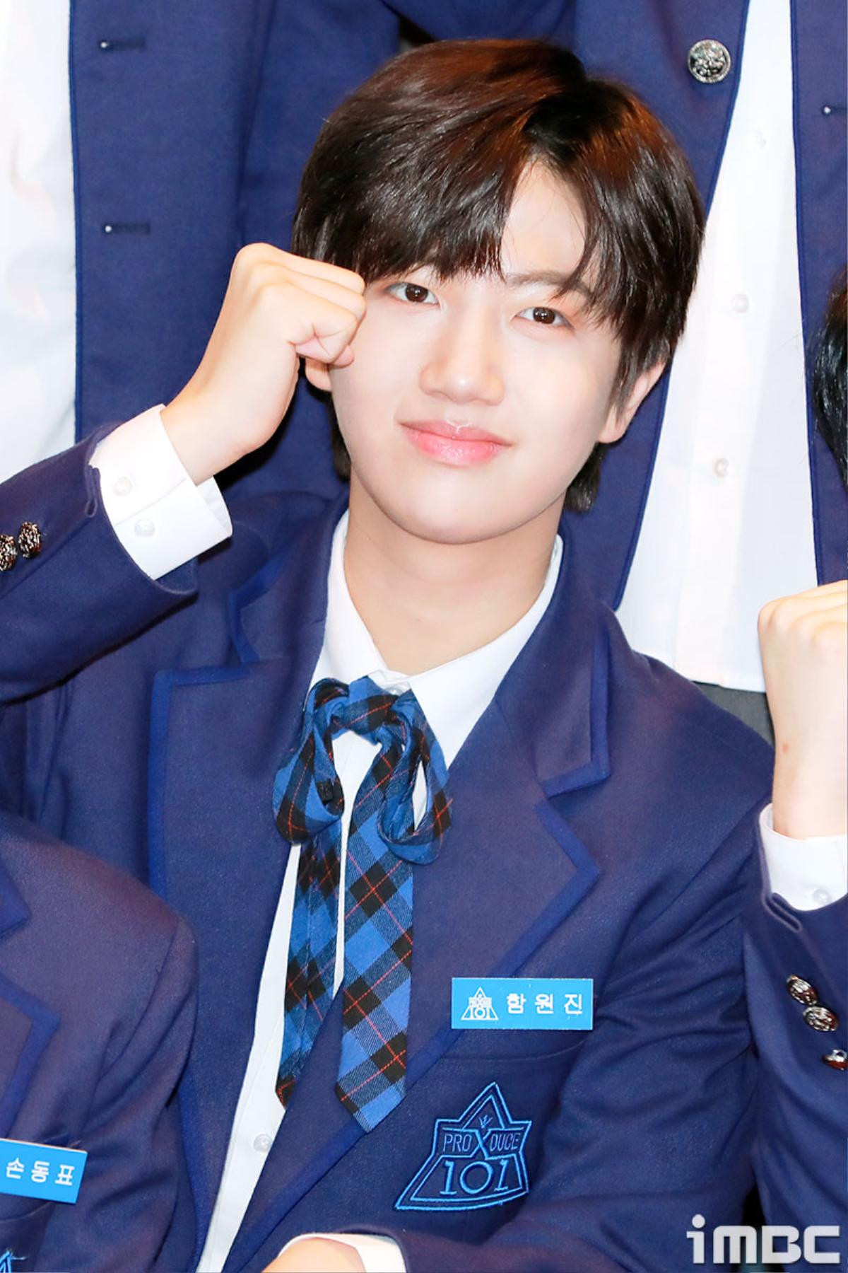 Produce X 101: Dàn thực tập sinh lớp A đẹp xuất thần, đổ bộ thảm đỏ sân khấu 'M Countdown' Ảnh 22