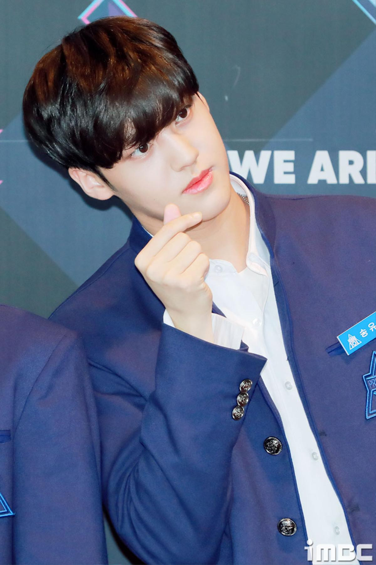 Produce X 101: Dàn thực tập sinh lớp A đẹp xuất thần, đổ bộ thảm đỏ sân khấu 'M Countdown' Ảnh 13