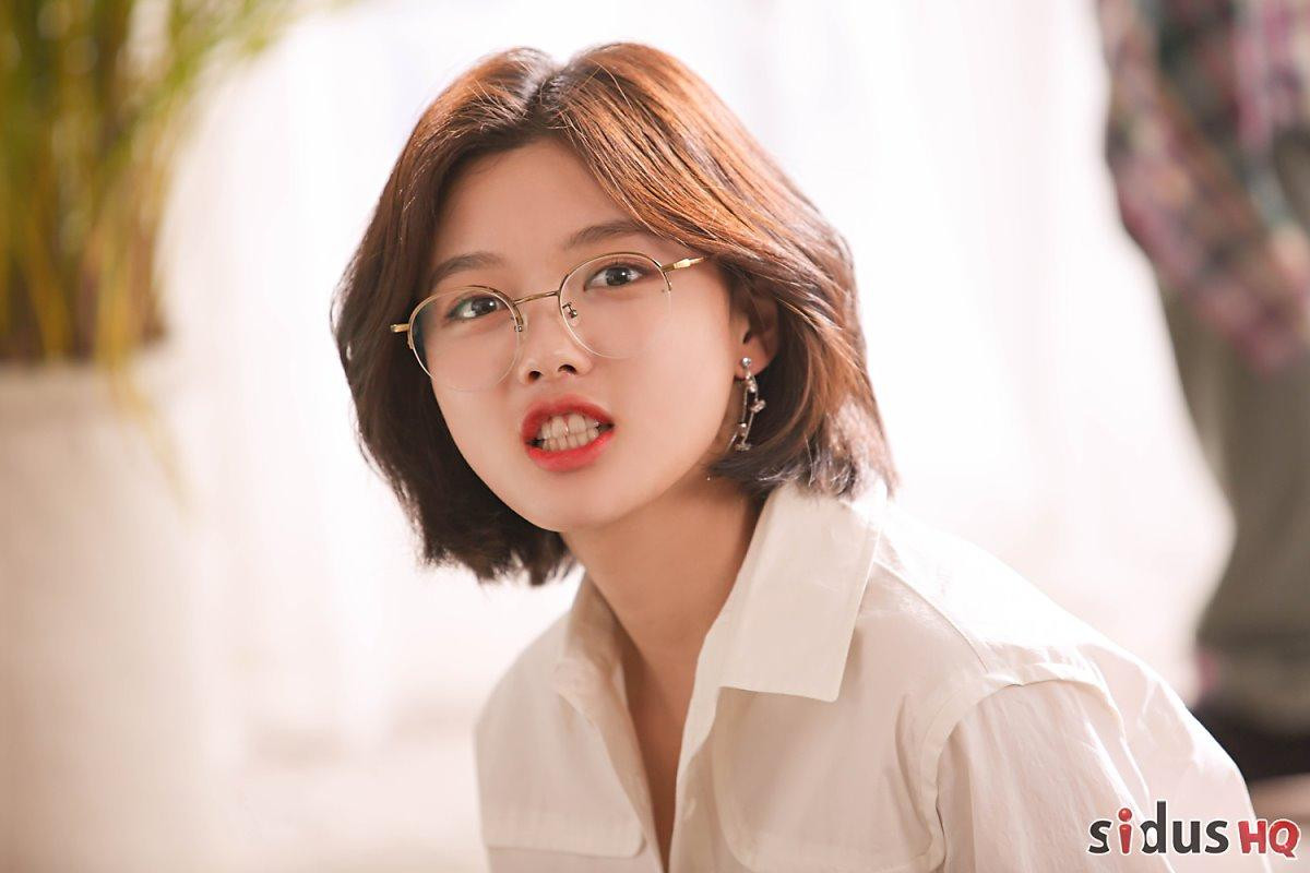 Kim Yoo Jung đẹp tựa nữ thần trong bộ ảnh MV 'Begin Again' của Kim Jae Hwan Ảnh 25