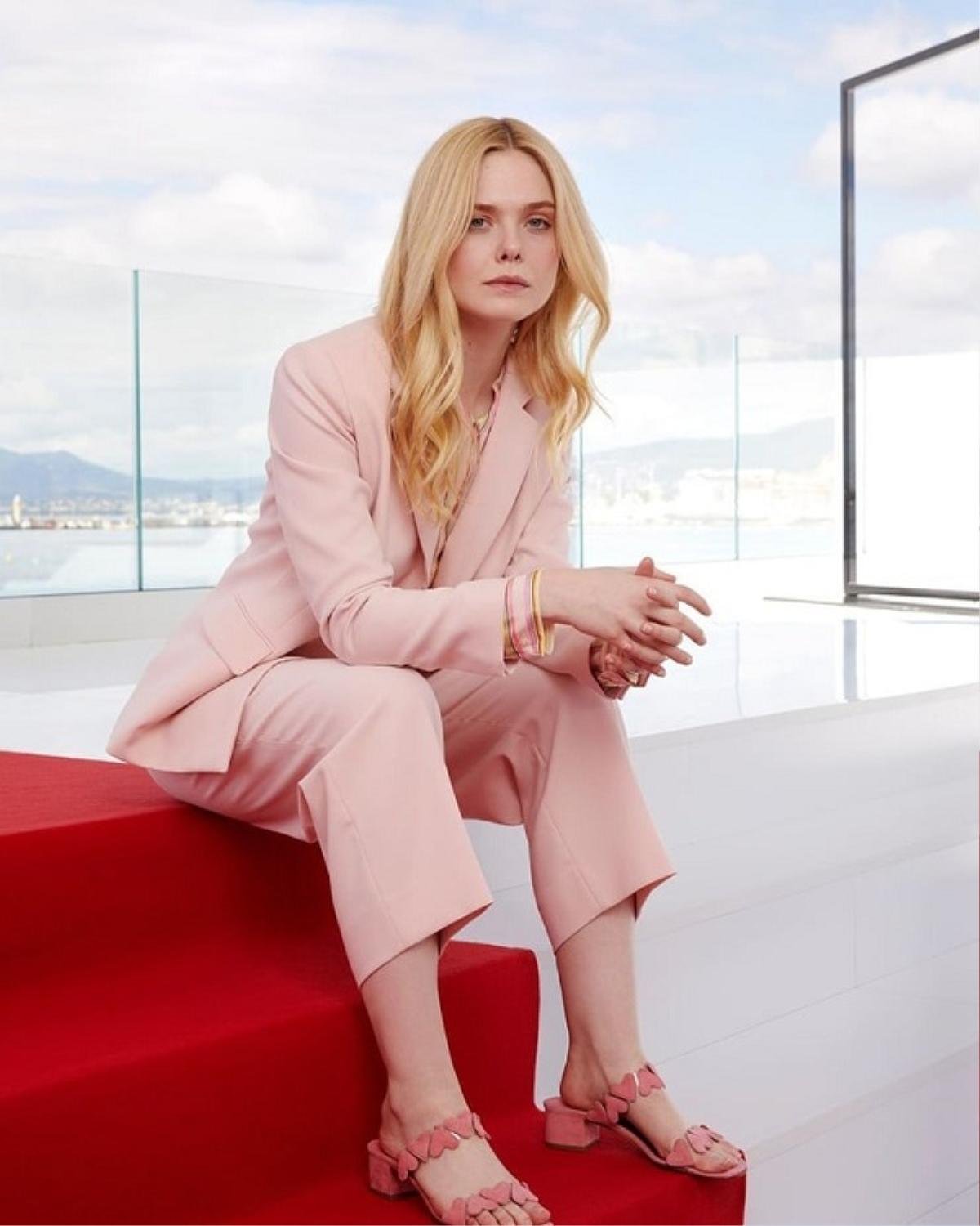 Nàng tiên Elle Fanning ngất xỉu tại chỗ vì mặc váy quá bó đến nỗi không thể thở Ảnh 14