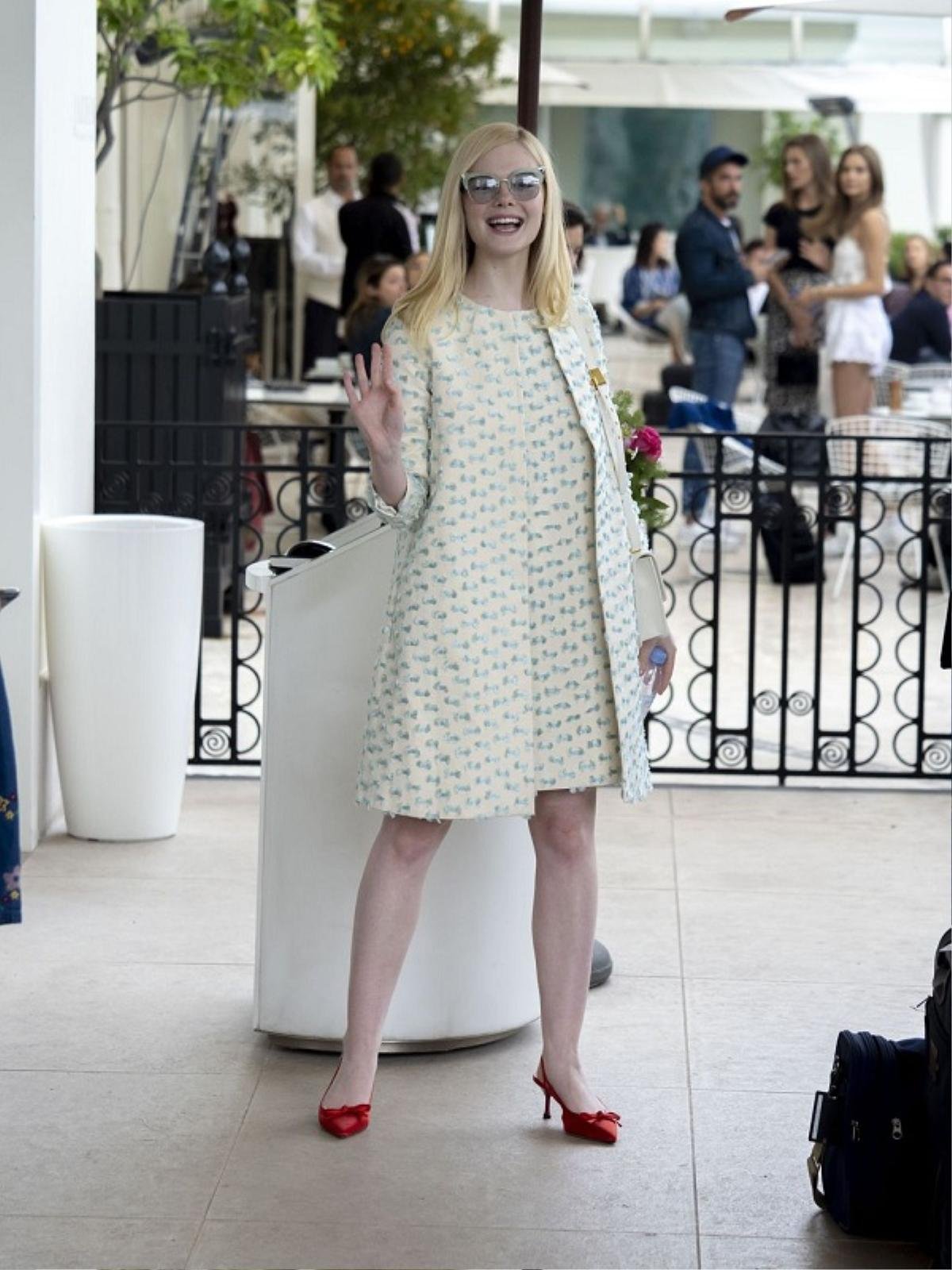 Nàng tiên Elle Fanning ngất xỉu tại chỗ vì mặc váy quá bó đến nỗi không thể thở Ảnh 8