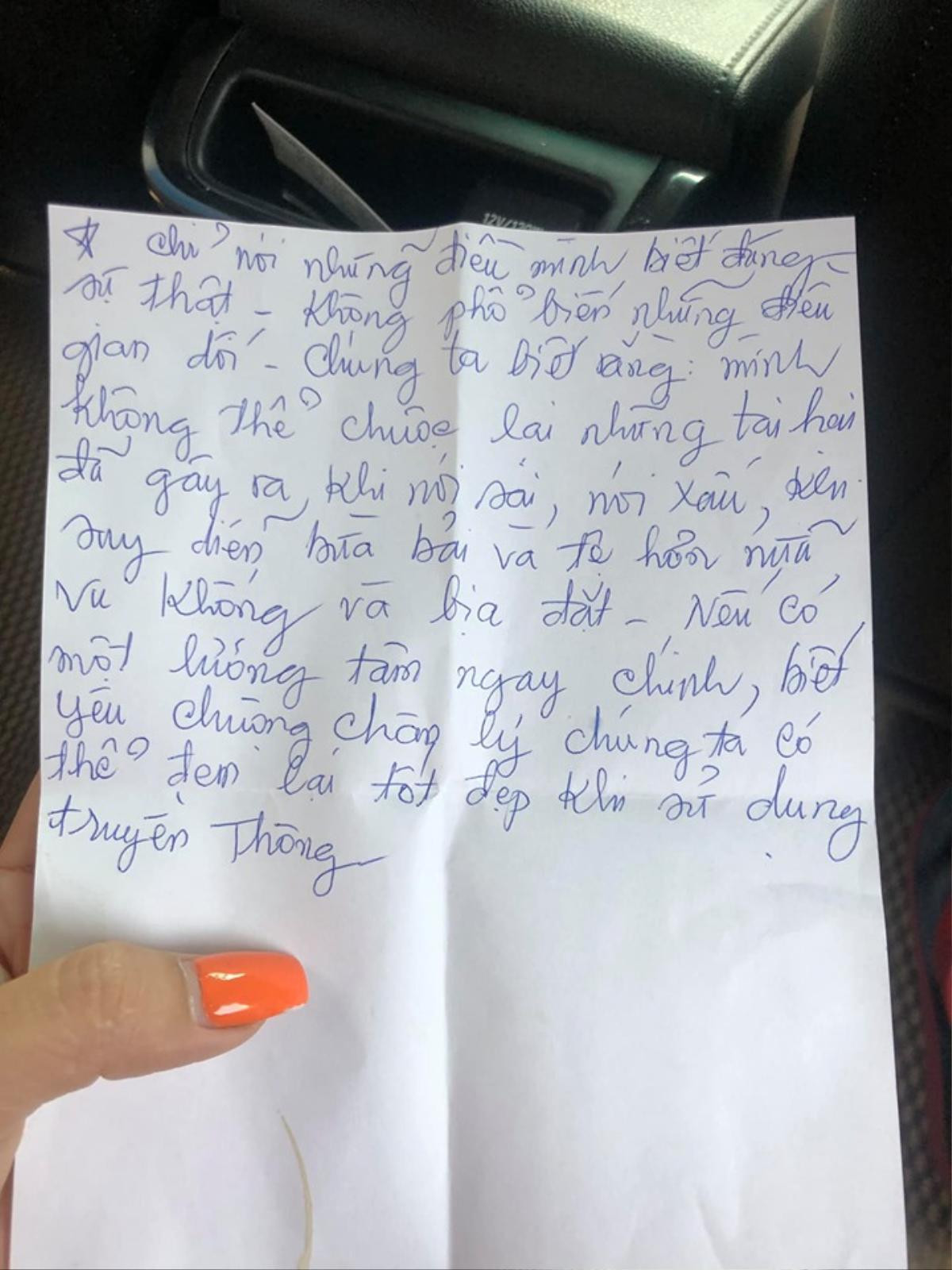 MC Cát Tường được mẹ gửi thư tay dằn dò cách sống sau ồn ào 'Bạn muốn hẹn hò' Ảnh 1