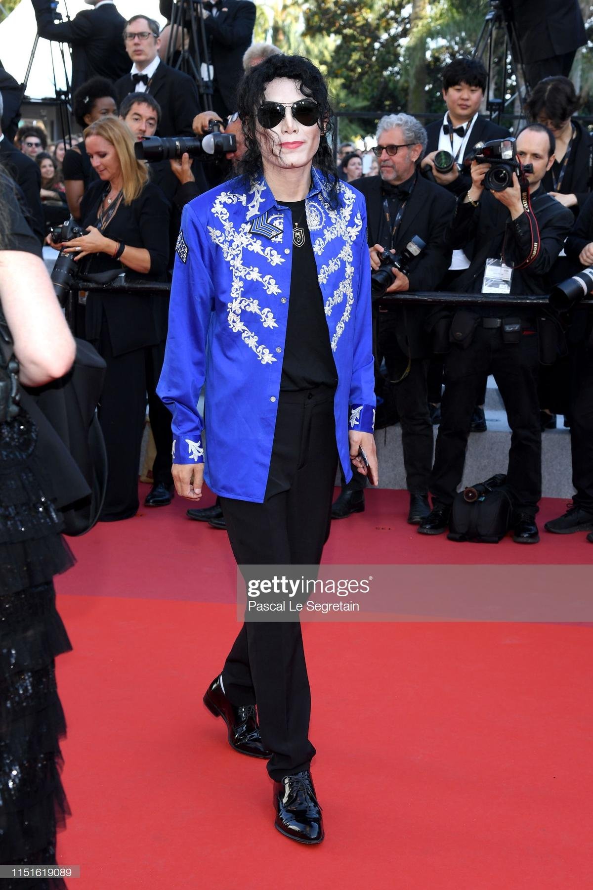 Thảm đỏ Cannes 2019 ngày cuối cùng: Sao vô danh 'cosplay' Michael Jackson đối đầu dàn sao nữ diện trang phục hớ hênh khoe vòng 1 ‘khủng’ Ảnh 4