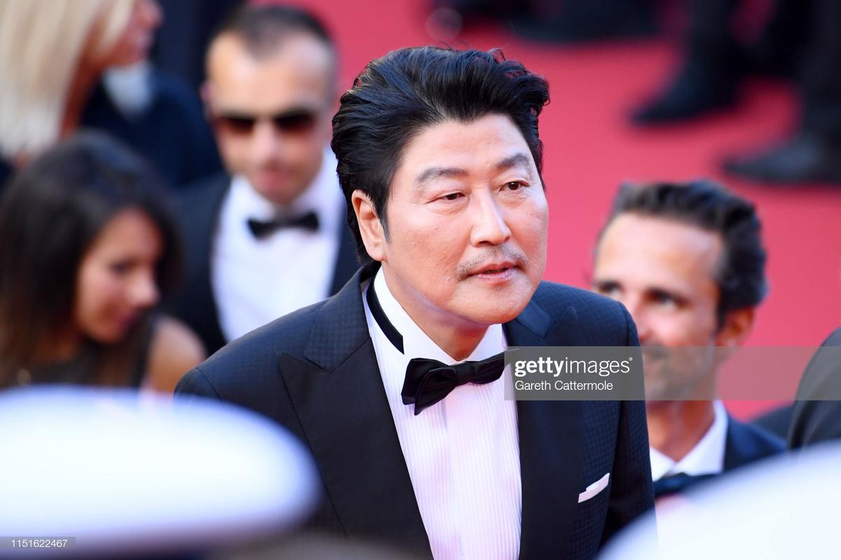 'Ông hoàng bà hậu phòng vé' Song Kang Ho - Chương Tử Di tỏa sáng trên thảm đỏ bế mạc Cannes 2019 Ảnh 6