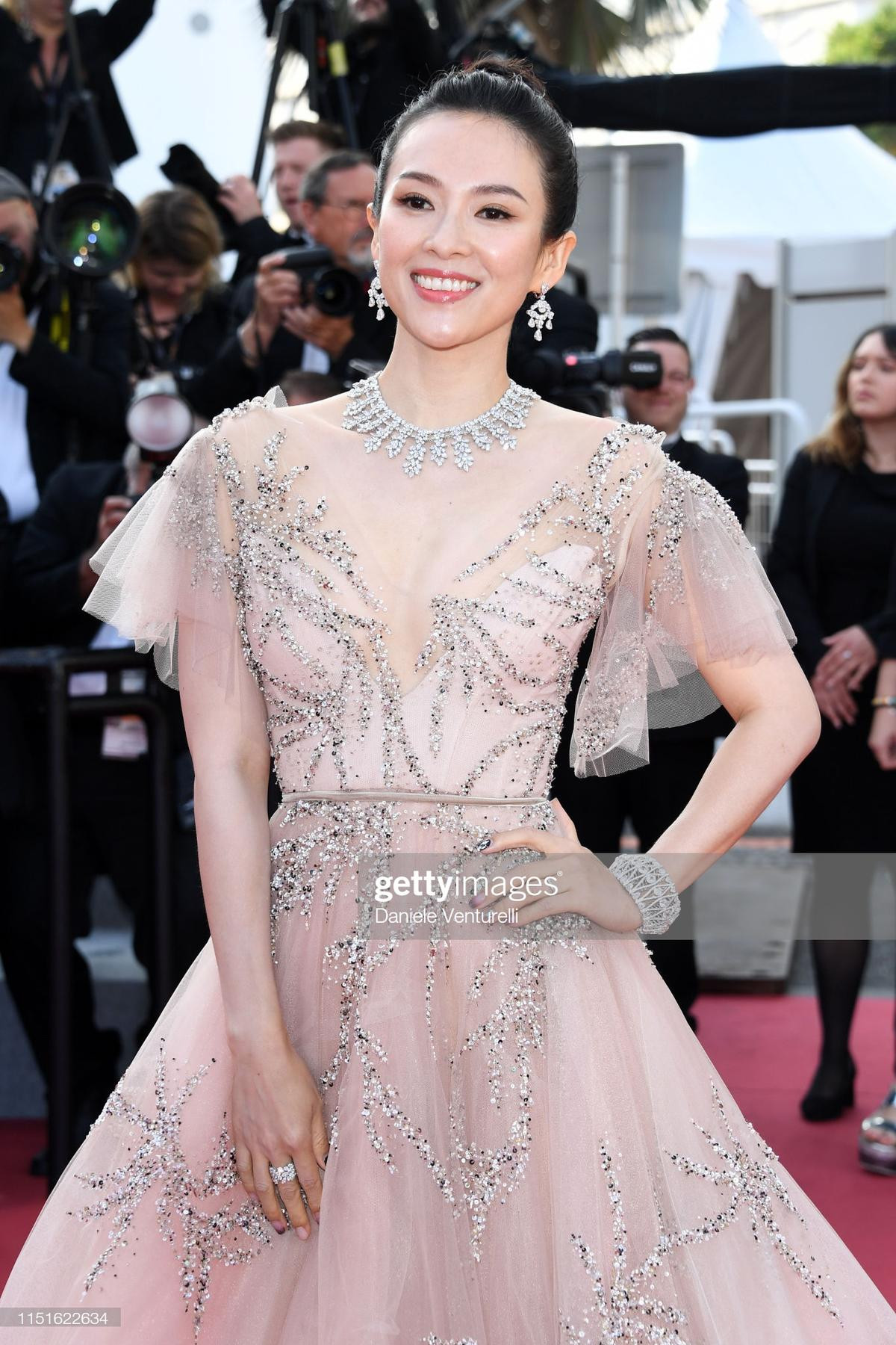 'Ông hoàng bà hậu phòng vé' Song Kang Ho - Chương Tử Di tỏa sáng trên thảm đỏ bế mạc Cannes 2019 Ảnh 5