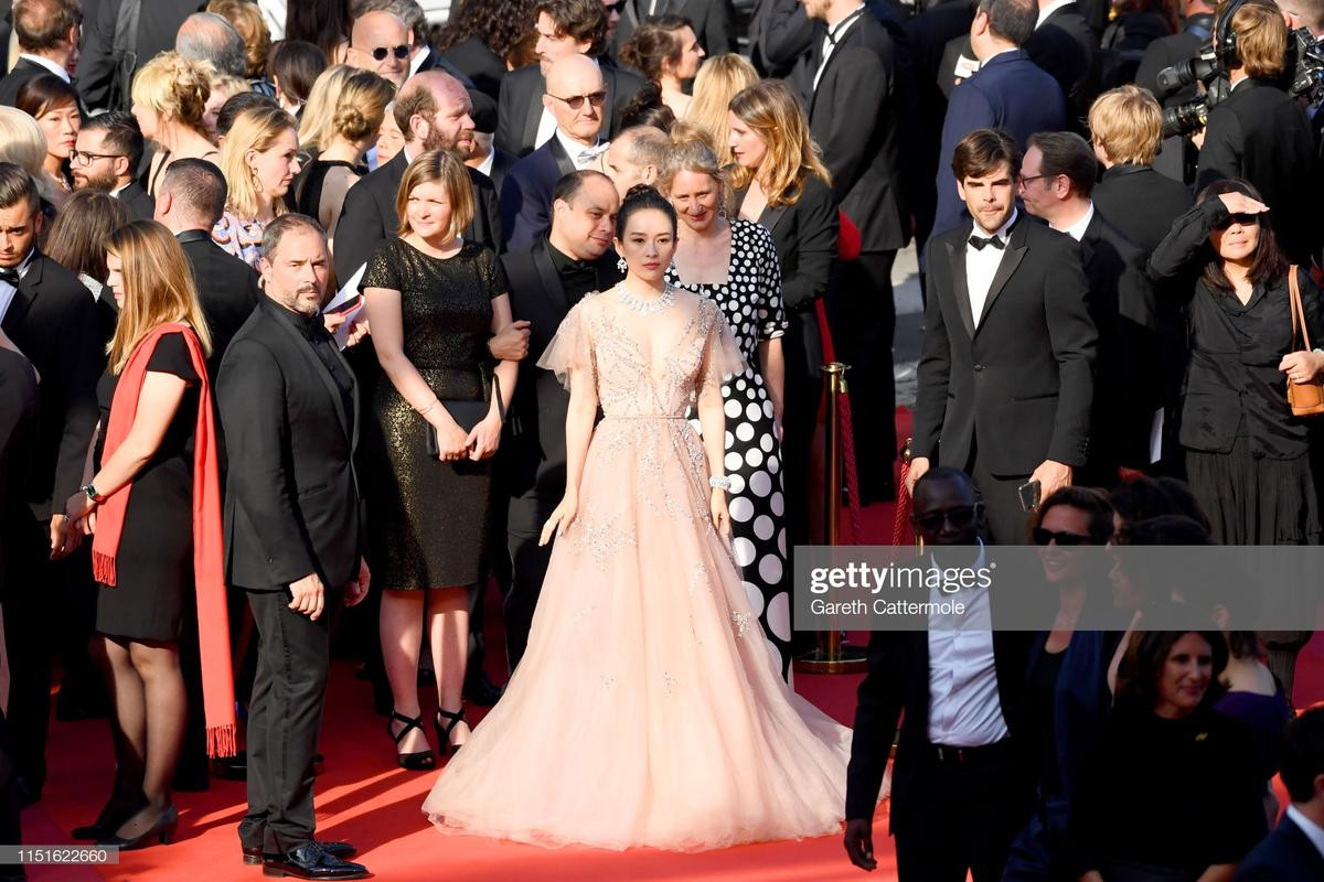 'Ông hoàng bà hậu phòng vé' Song Kang Ho - Chương Tử Di tỏa sáng trên thảm đỏ bế mạc Cannes 2019 Ảnh 4