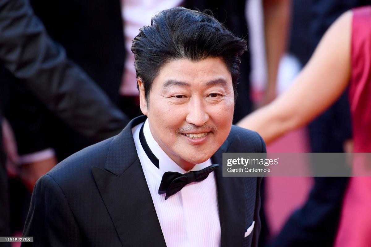 'Ông hoàng bà hậu phòng vé' Song Kang Ho - Chương Tử Di tỏa sáng trên thảm đỏ bế mạc Cannes 2019 Ảnh 7