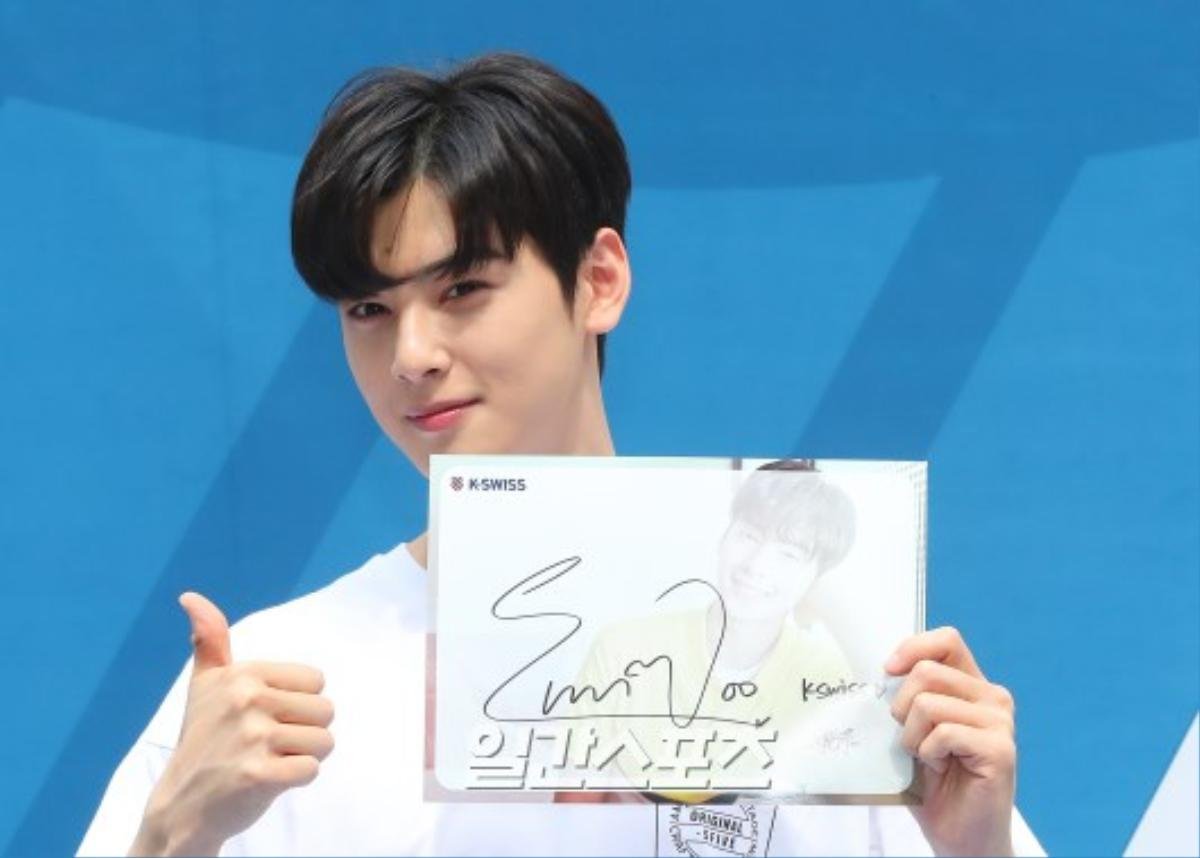 Đến cả đàn ông Hàn Quốc cũng phải điêu đứng trước Cha Eun Woo (ASTRO): 'Cậu ấy có phải con người?' Ảnh 3