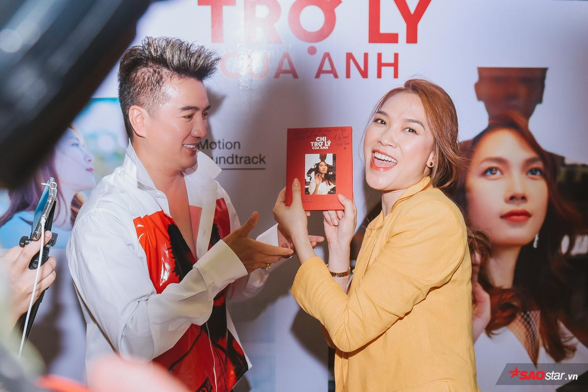 Clip HOT: Đàm Vĩnh Hưng xếp hàng ký đĩa, khẳng định Mỹ Tâm là hiếm có và album OST sẽ là đĩa nhạc của năm! Ảnh 6