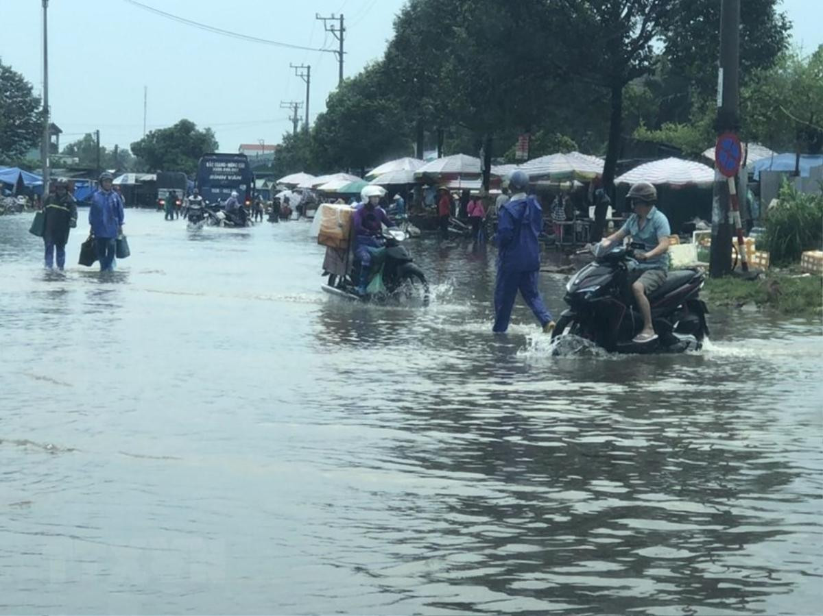 Móng Cái mưa lớn lịch sử: Đường phố chìm trong biển nước, một người bị lũ cuốn Ảnh 1