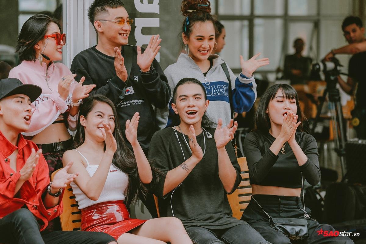 HLV Hồ Hoài Anh chọn cách Đối đầu 'khác người' tại The Voice 2019: Đến KTX Đại học để thi hát? Ảnh 2