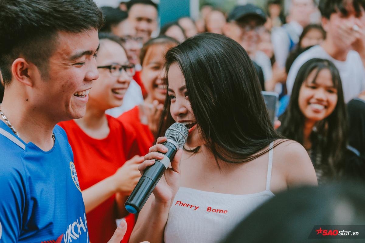 HLV Hồ Hoài Anh chọn cách Đối đầu 'khác người' tại The Voice 2019: Đến KTX Đại học để thi hát? Ảnh 9