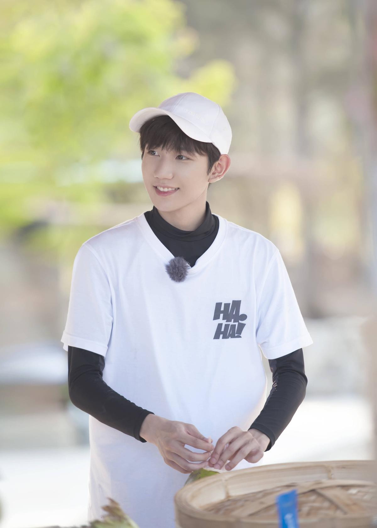 Trước khi quá muộn, hãy nắm lấy tay Vương Nguyên (TFBOYS) giữa cơn bão dư luận Ảnh 16