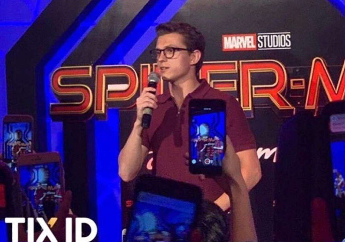 Cận cảnh nhan sắc Tom Holland tại fan-event ở Bali, biểu cảm siêu đáng yêu khi lỡ miệng spoil phỉm Ảnh 25