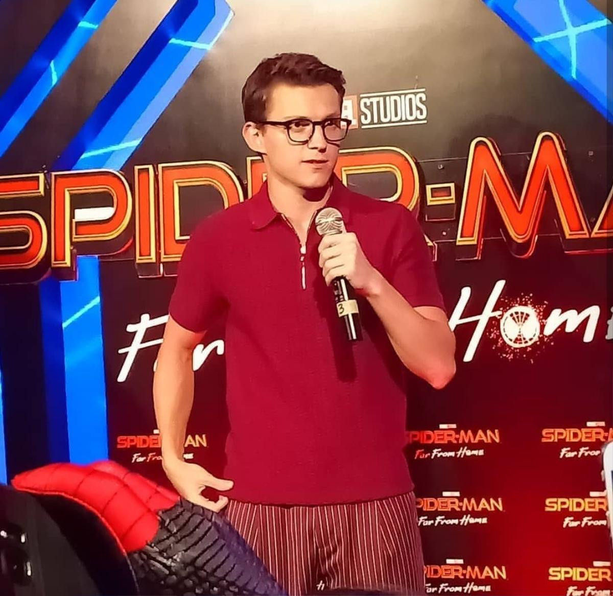 Cận cảnh nhan sắc Tom Holland tại fan-event ở Bali, biểu cảm siêu đáng yêu khi lỡ miệng spoil phỉm Ảnh 30