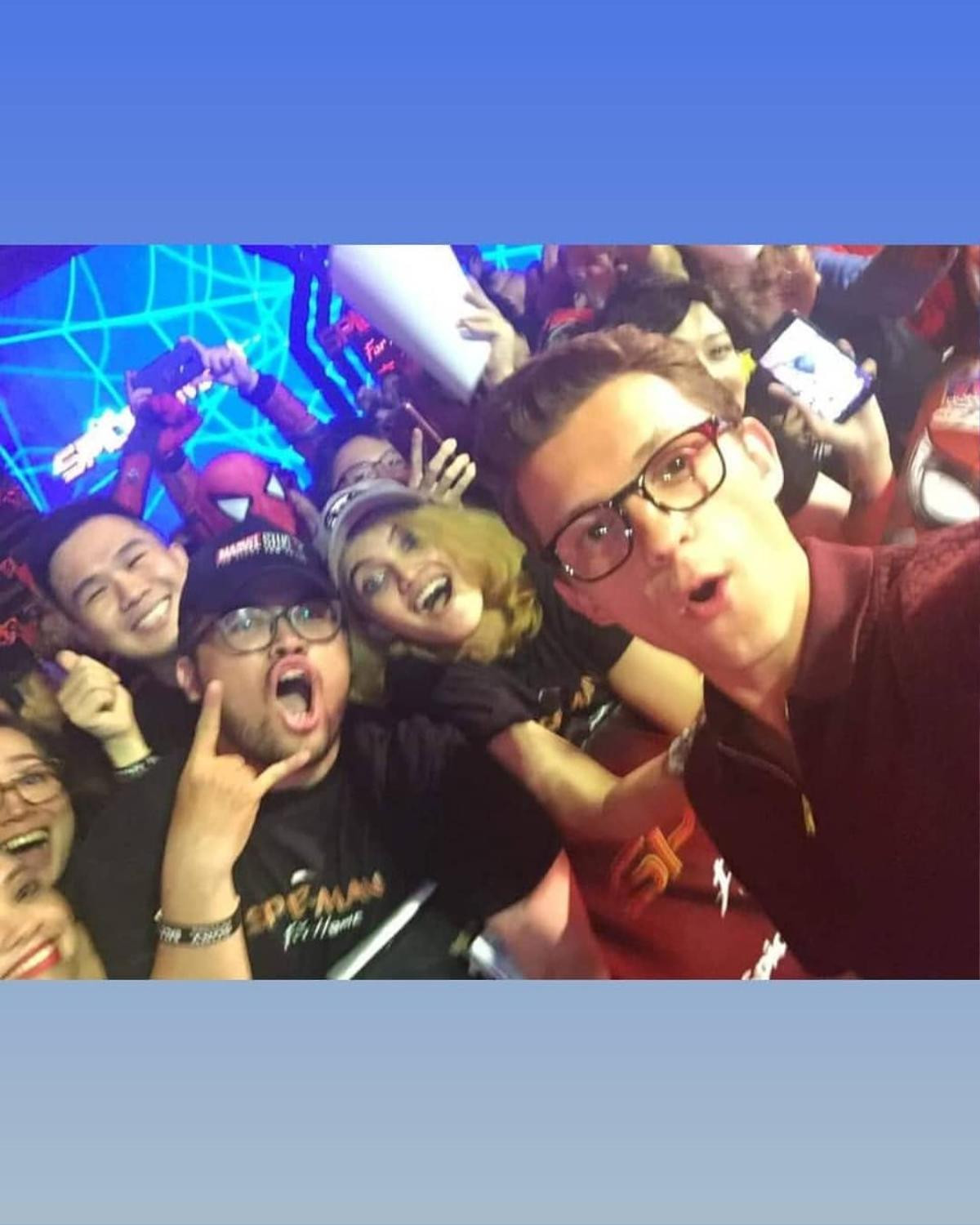 Cận cảnh nhan sắc Tom Holland tại fan-event ở Bali, biểu cảm siêu đáng yêu khi lỡ miệng spoil phỉm Ảnh 8