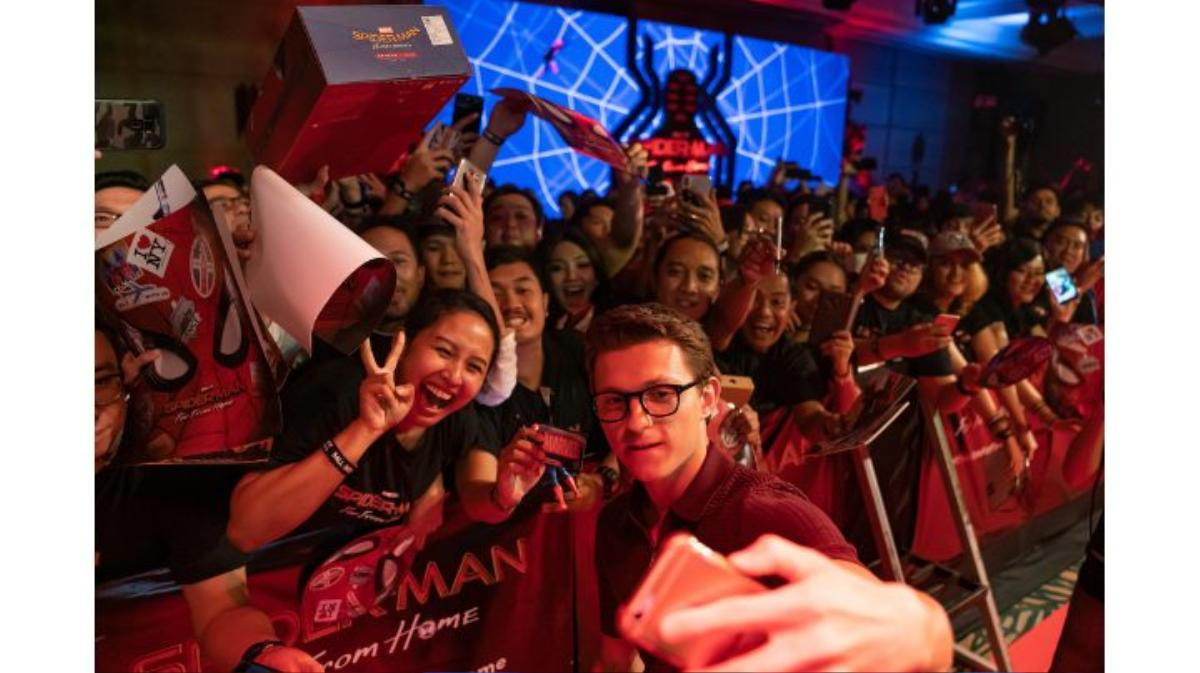 Cận cảnh nhan sắc Tom Holland tại fan-event ở Bali, biểu cảm siêu đáng yêu khi lỡ miệng spoil phỉm Ảnh 31