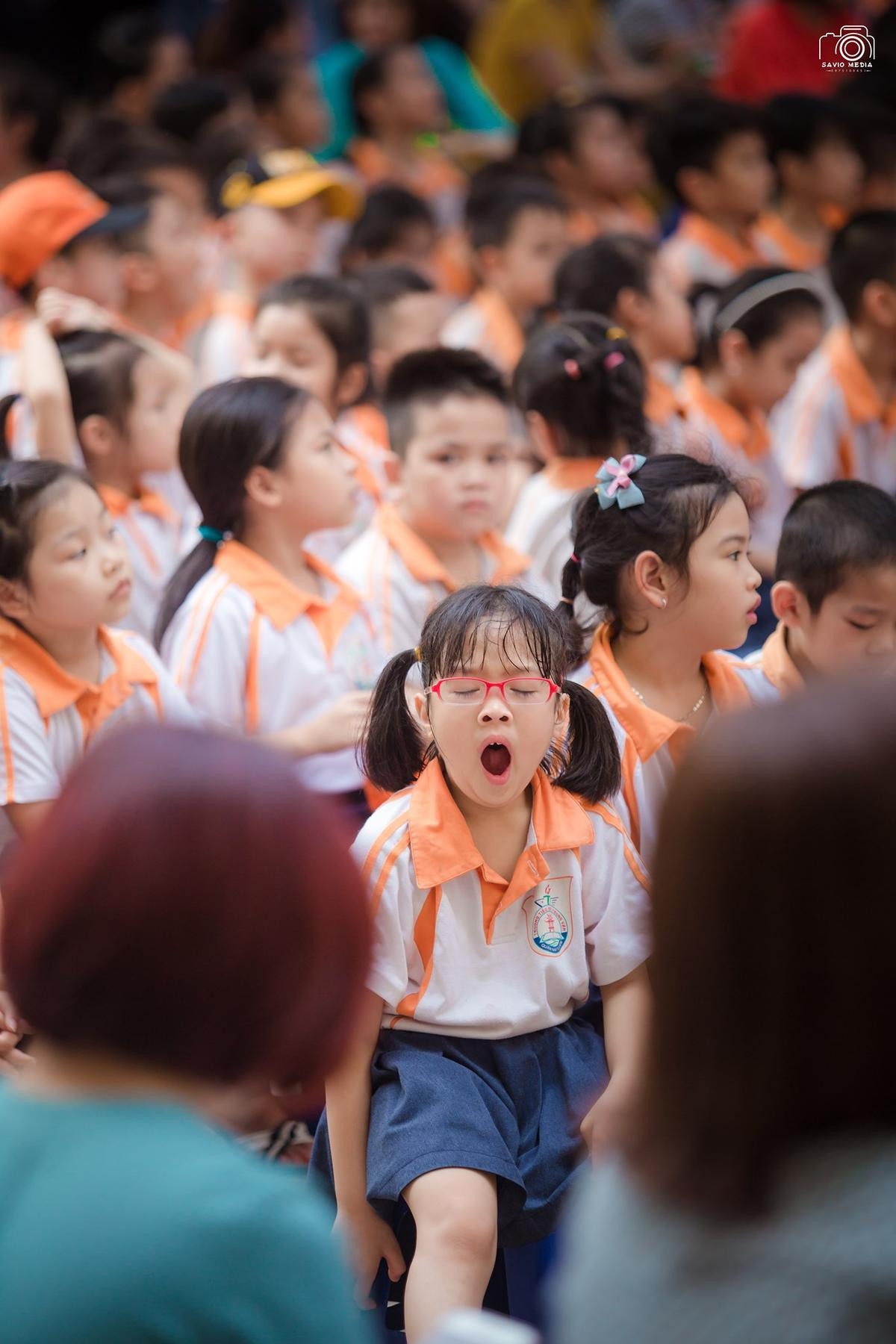 Hội thi 'ngáp to, ngáp khoẻ' ngày bế giảng năm học của những học sinh tiểu học khiến nhiều người bật cười Ảnh 1