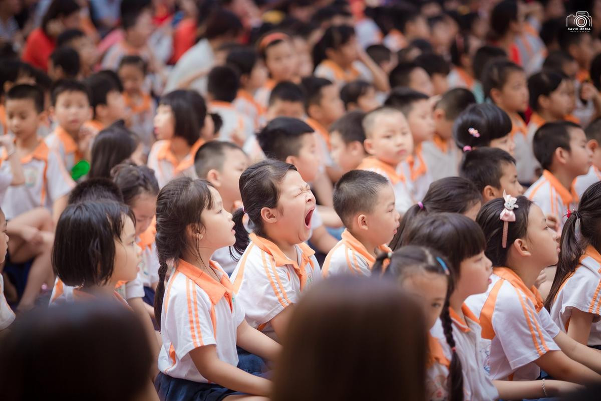 Hội thi 'ngáp to, ngáp khoẻ' ngày bế giảng năm học của những học sinh tiểu học khiến nhiều người bật cười Ảnh 4