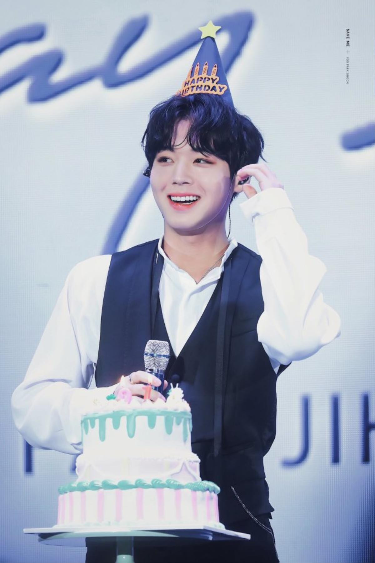 Fan phủ kín hashtag #HappyJihoonDay mừng sinh nhật thứ 21 của Park Ji Hoon Ảnh 6