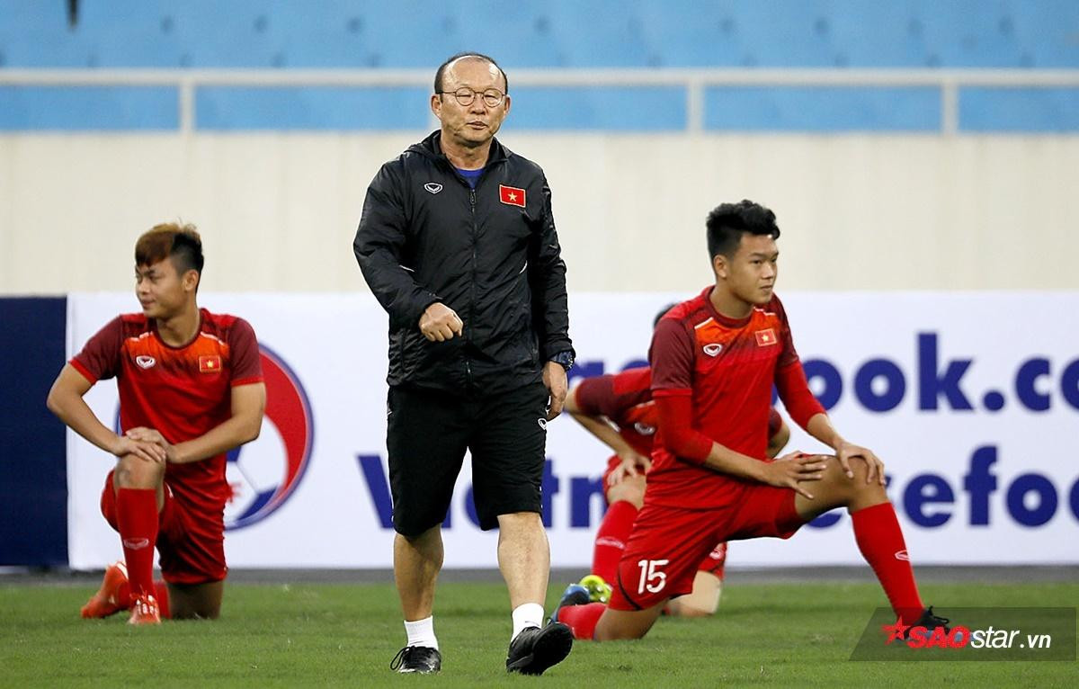 HLV Lê Thụy Hải: 'Ông Park muốn thắng Thái Lan, hãy nghĩ về World Cup' Ảnh 1