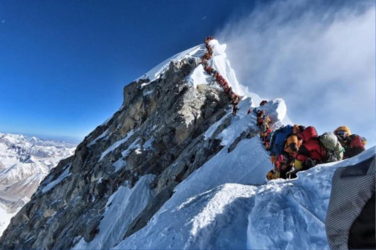 Cảnh tượng 'chết chóc, thảm sát và hỗn loạn' trên đường leo đỉnh Everest Ảnh 3