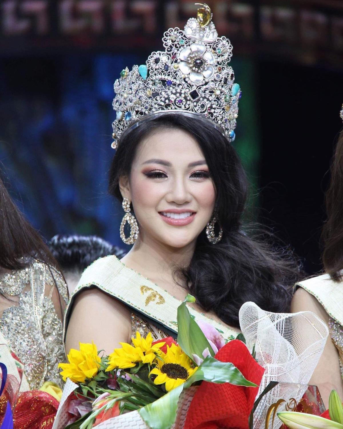 Vương miện của Phương Khánh: Đỏ hay đen khi liên tục vướng thị phi sau khi đăng quang Miss Earth 2018 Ảnh 1