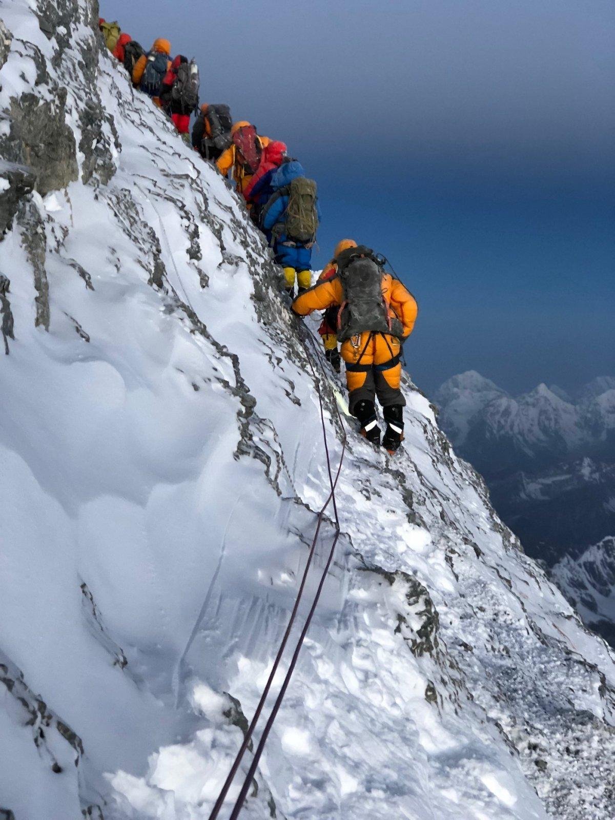 Điều gì xảy ra với cơ thể con người trên 'địa ngục sống Everest'? Ảnh 2