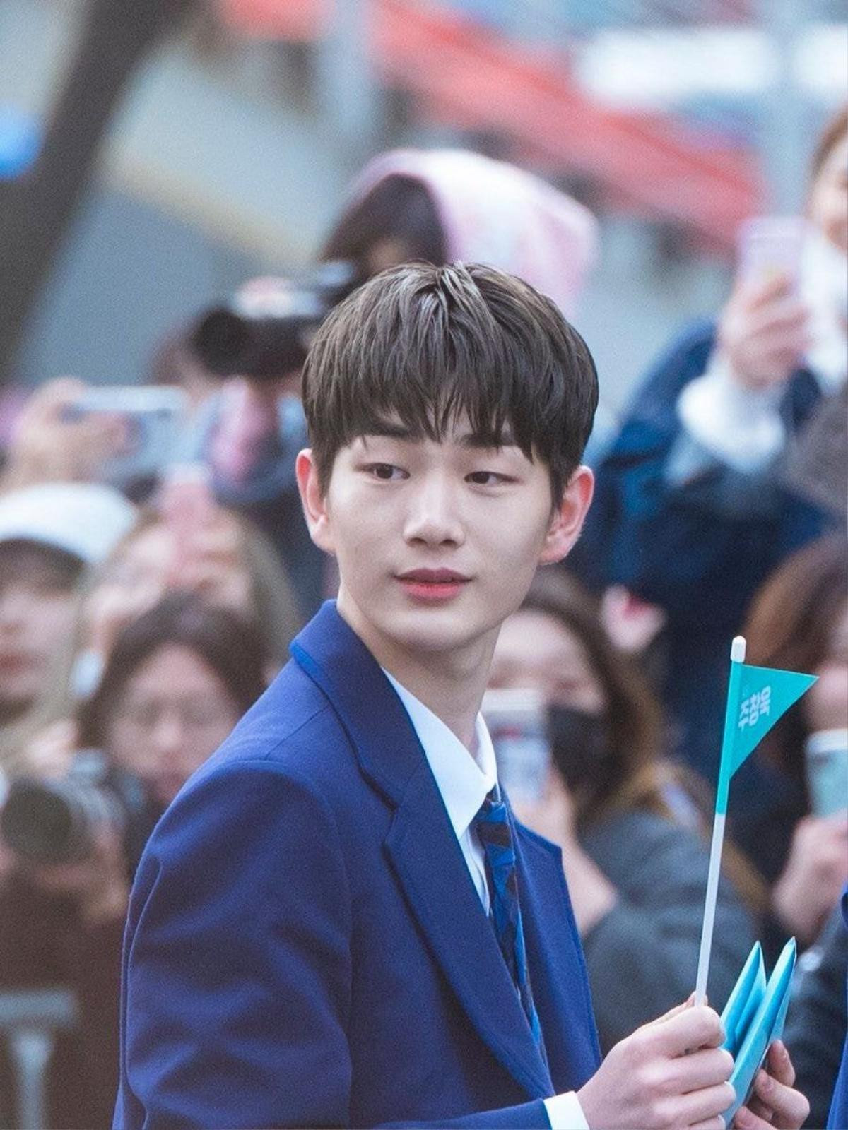 Thực tập sinh Produce X 101 trông như anh em sinh đôi với Onew Ảnh 3