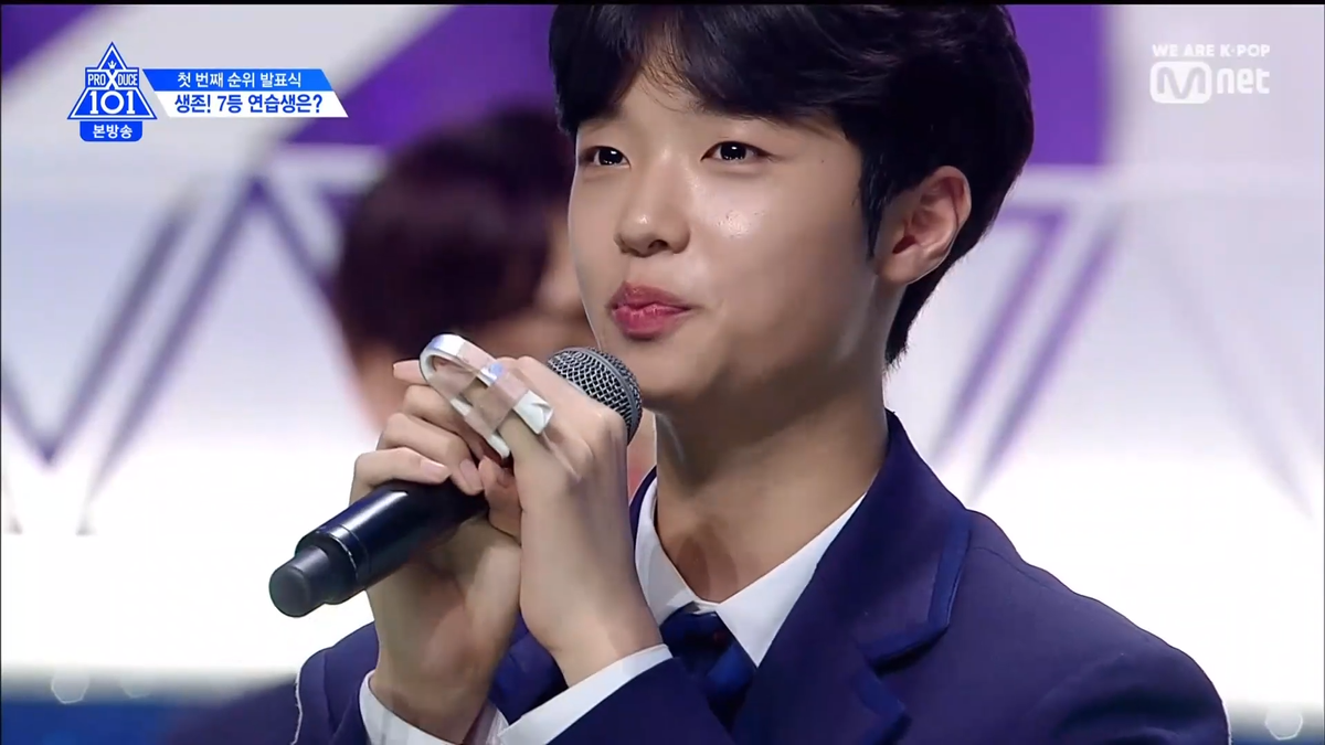 Produce X 101: Lee Dong Wook chơi trò 'Trái Tim' cùng Son Dong Pyo - Thần Chết cũng có lúc quá đáng yêu Ảnh 2