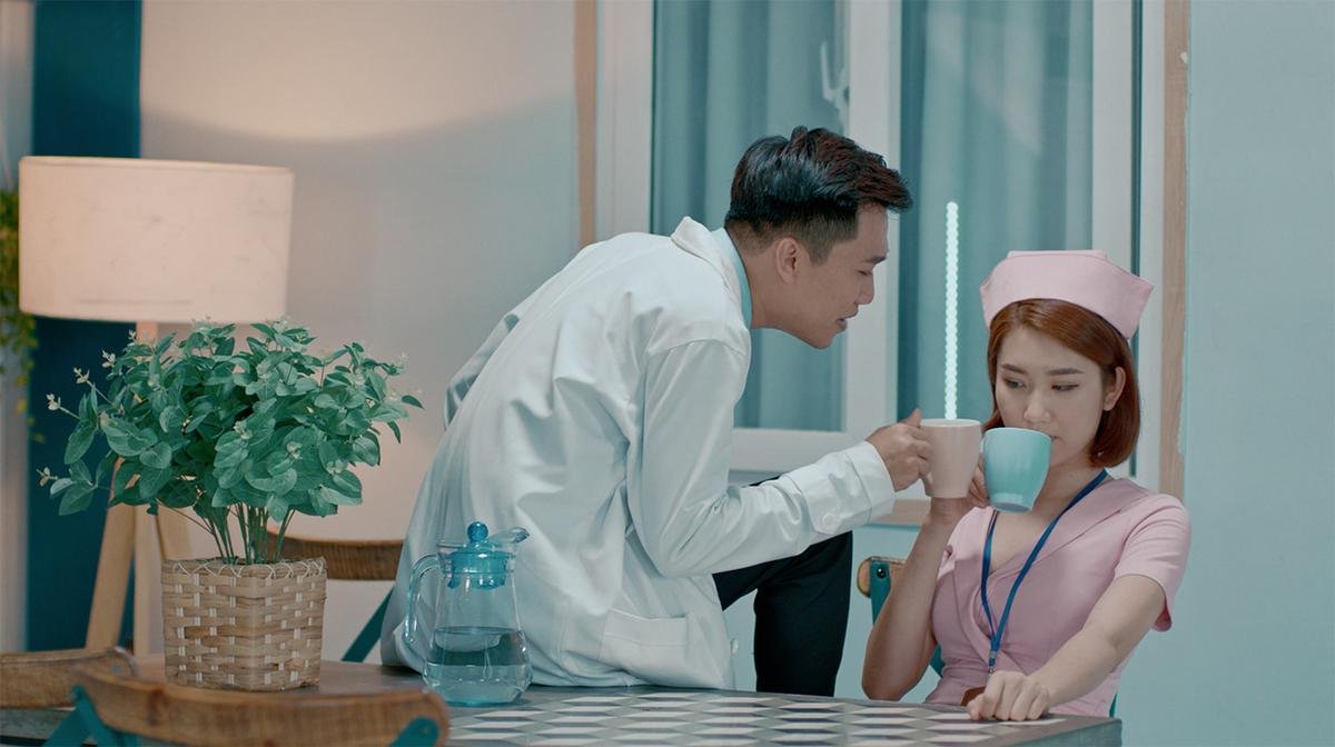 'Bệnh viện thần ái' tung trailer: Xuân Nghị liên tục thả thính Thúy Ngân trong phim cung đấu phiên bản y tá Ảnh 14