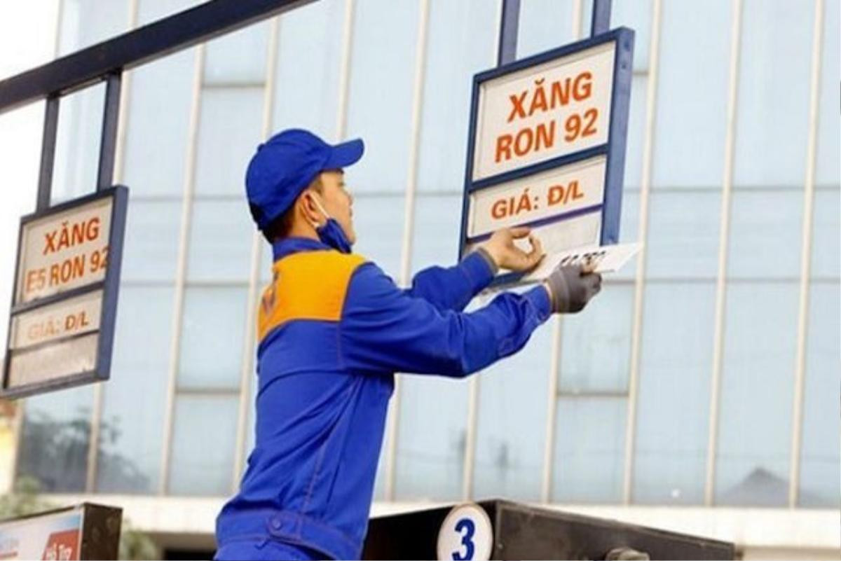 Giá xăng giảm 380 đồng/lít, vẫn giữ mức trên 20.000 đồng/lít Ảnh 1